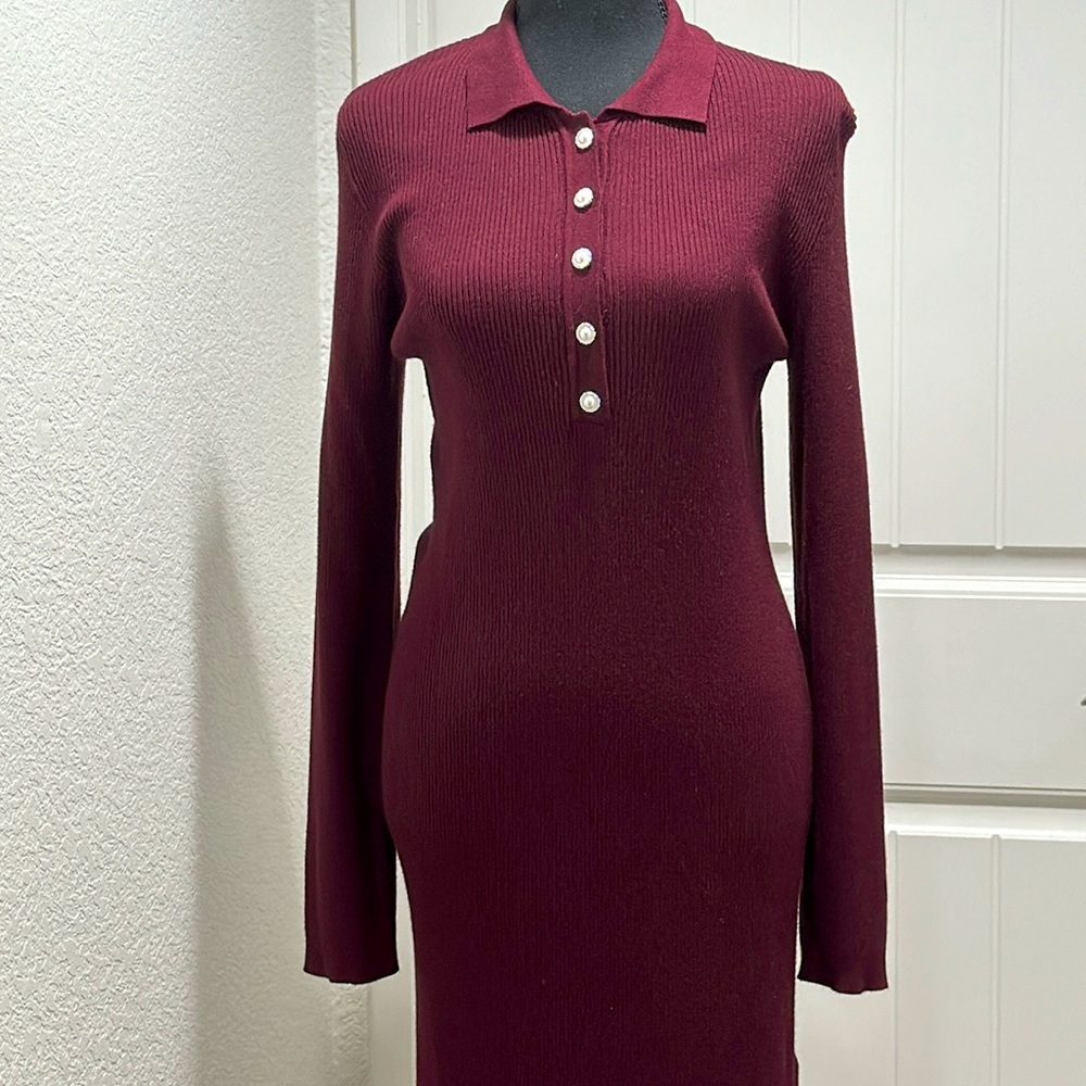 House of Harlow 1960 long sleeve dress in burgundy color. Stretchy!